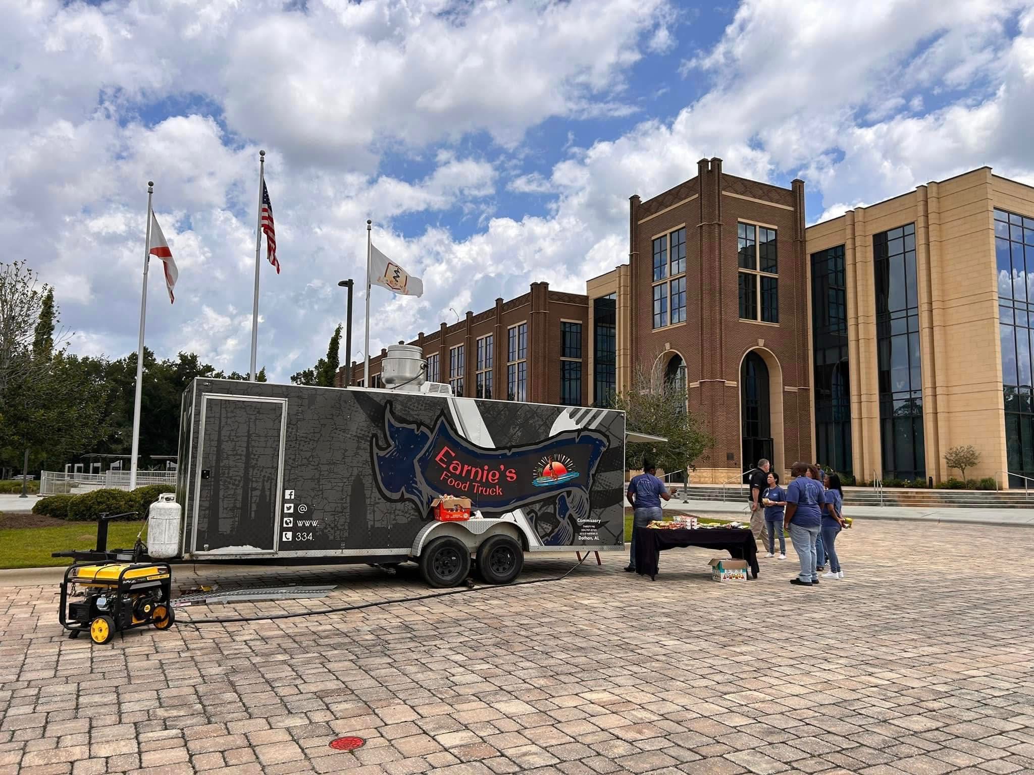 Earnie’s Food Truck at an outdoor event