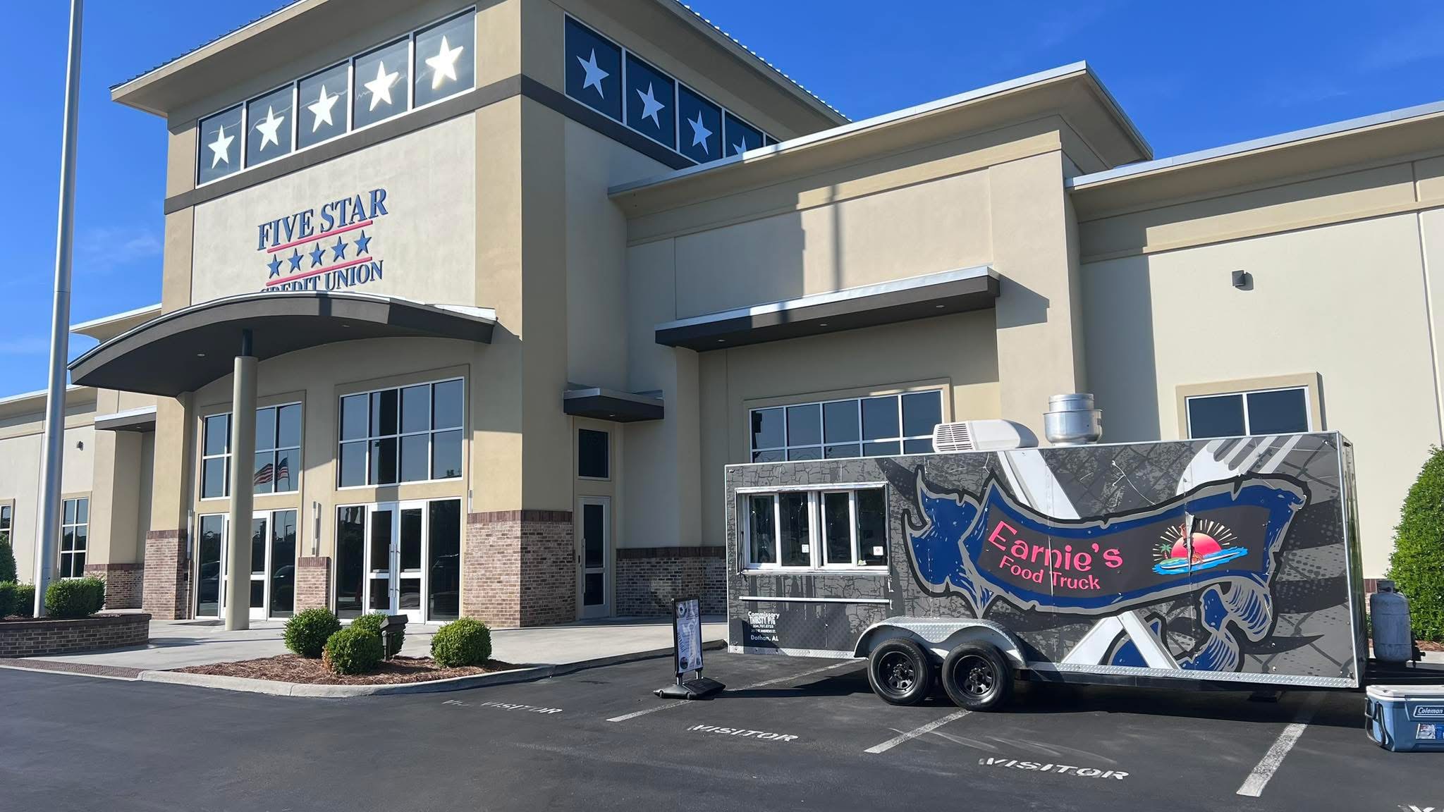 Earnie’s Food Truck parked downtown