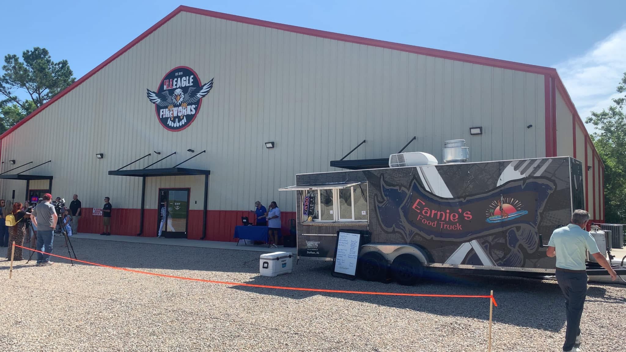 Earnie’s Food Truck at a local gathering