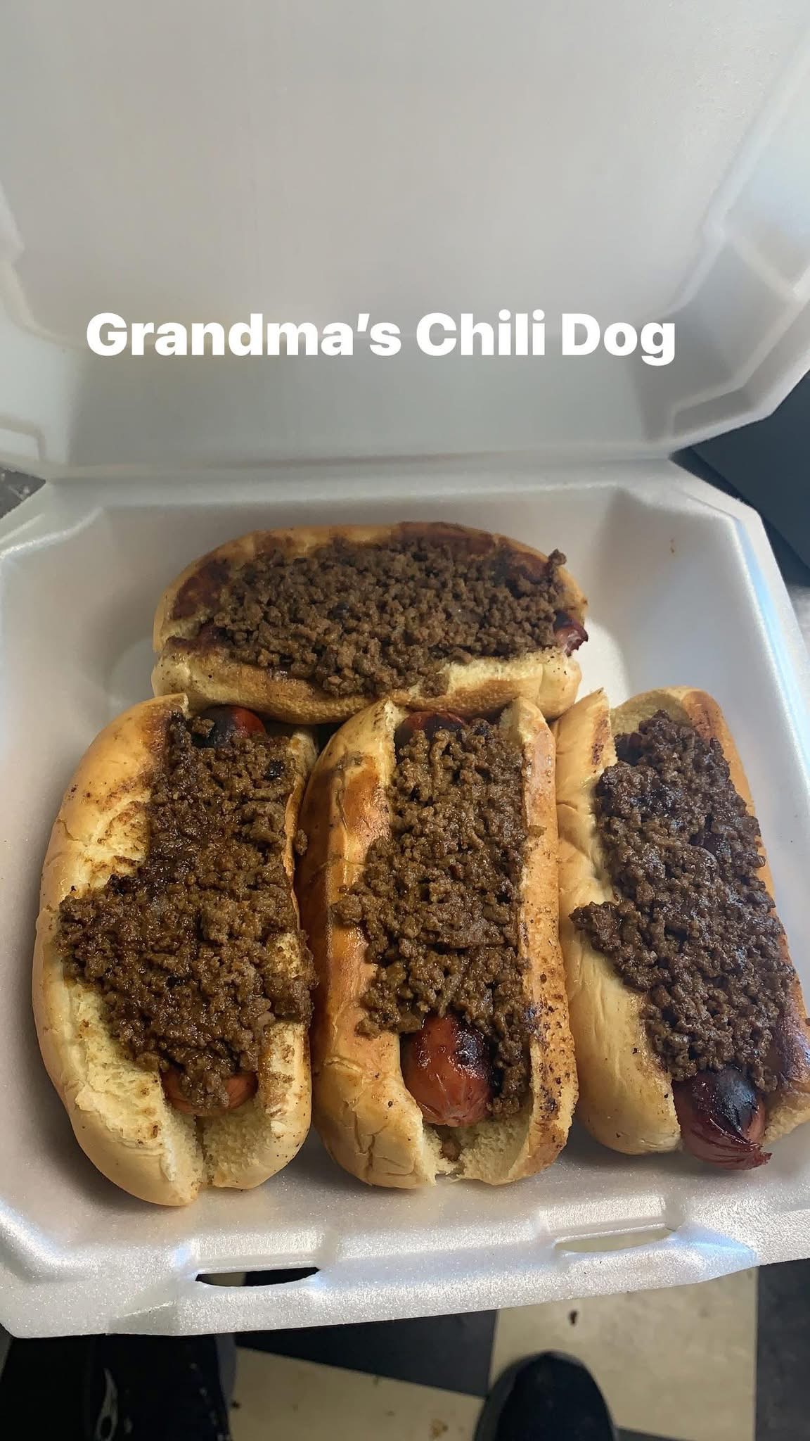 Grandma’s Chili Dog from Earnie’s Food Truck